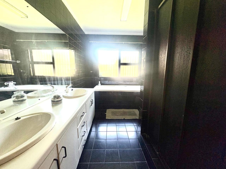 4 Bedroom Property for Sale in Riebeeckstad Free State